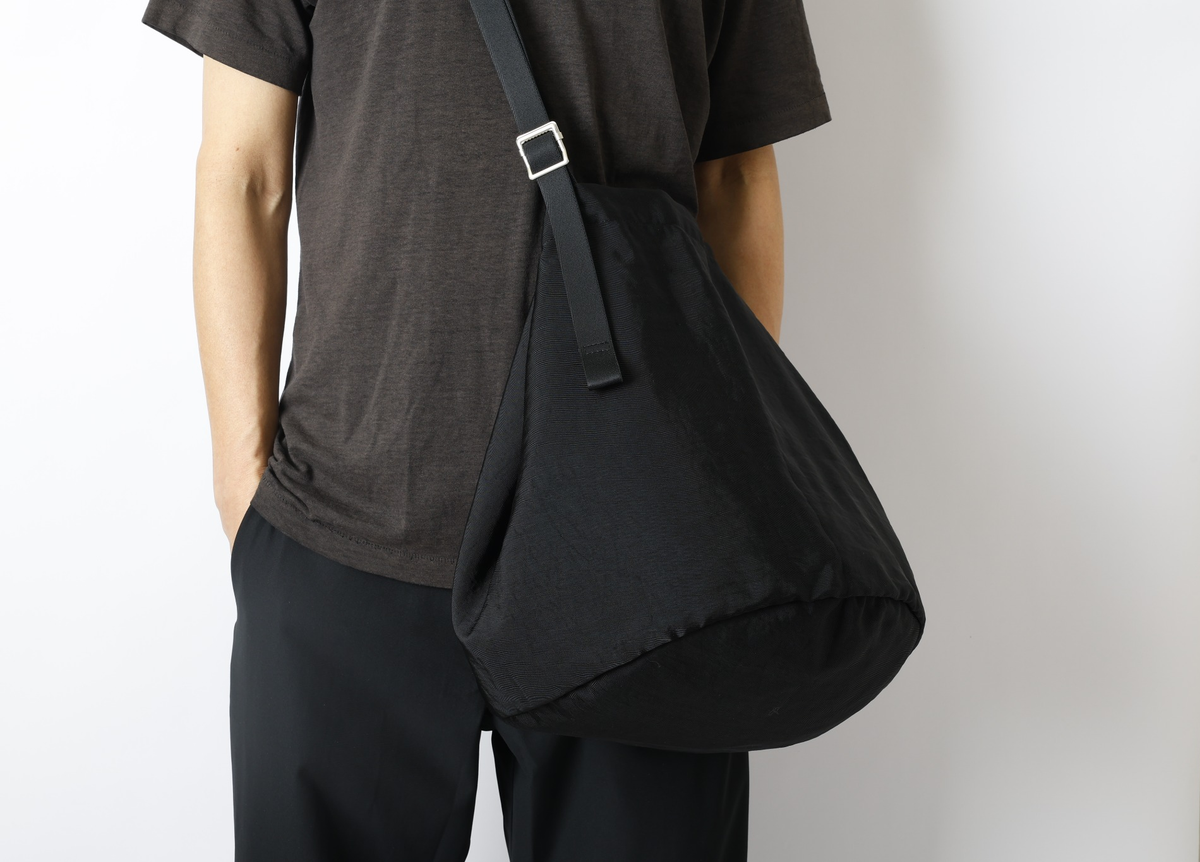 Otik 1.2 Black worn front